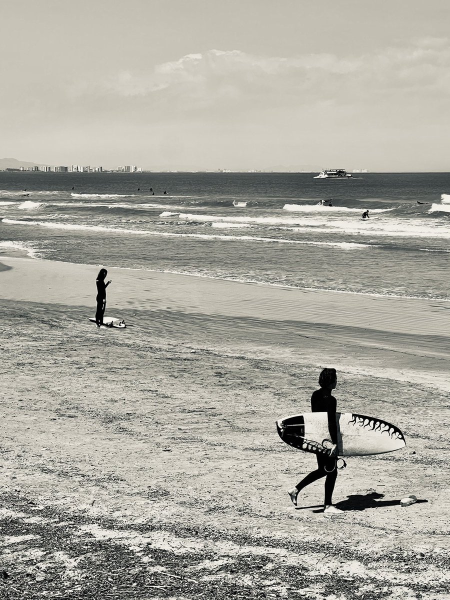 PointLand's tweet image. Surfing 🏄‍♂️ en #Valencia, buenas olas 🌊 hoy