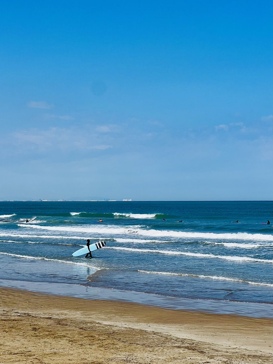PointLand's tweet image. Surfing 🏄‍♂️ en #Valencia, buenas olas 🌊 hoy