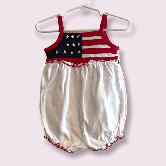 bevsshop's tweet photo. So good I had to share! Check out all the items I'm loving on @Poshmarkapp #poshmark #fashion #style #shopmycloset #jslides #authenticbaby #coach: https://t.co/Xwp47OTfHJ https://t.co/UcliFjDhI1