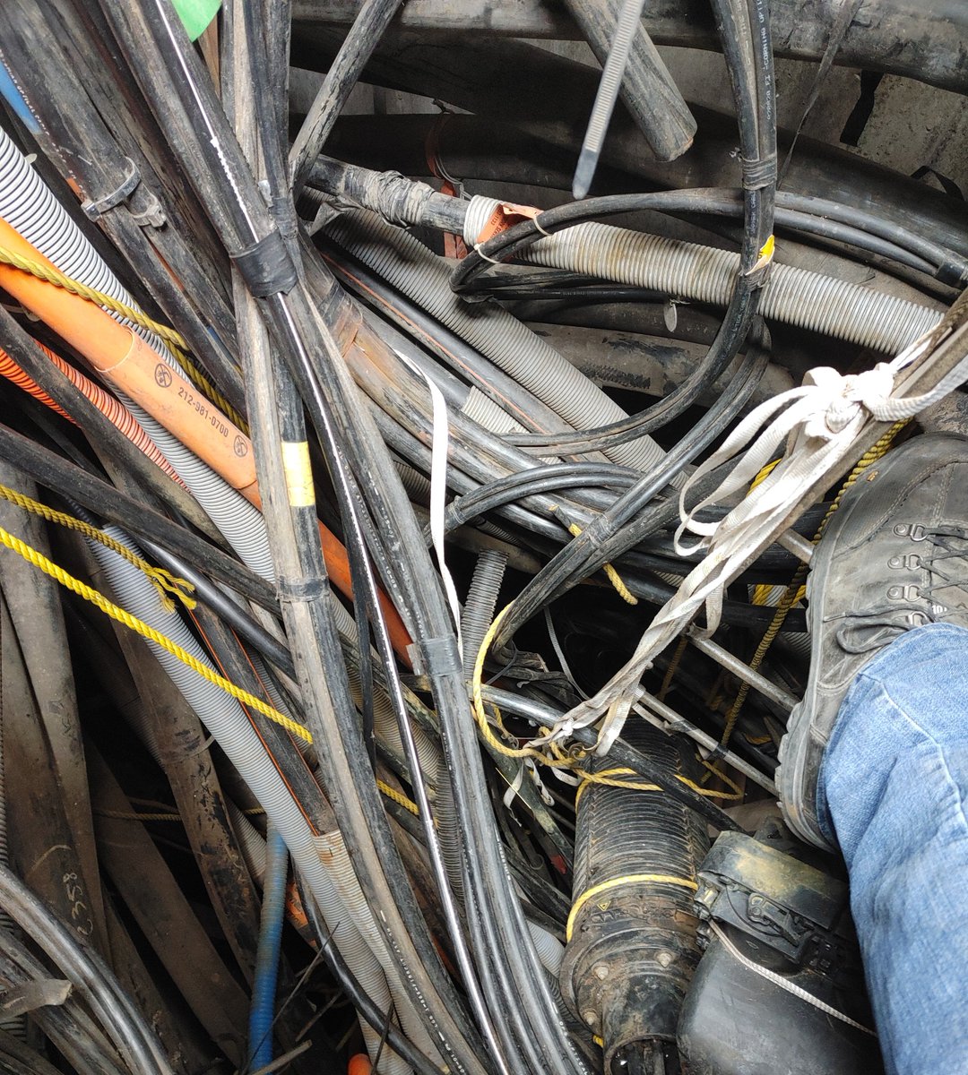 OCG_Fiber's tweet photo. Whenever you see the manhole services in Manhattan, this may be below it! Lots of cables, and all from different companies. See the picture below for an example of work we did recently in a manhole in the city! https://t.co/cALjM3XFTZ
