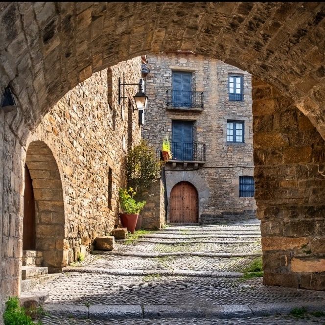 Ainsa 

📸Ig: javipaval