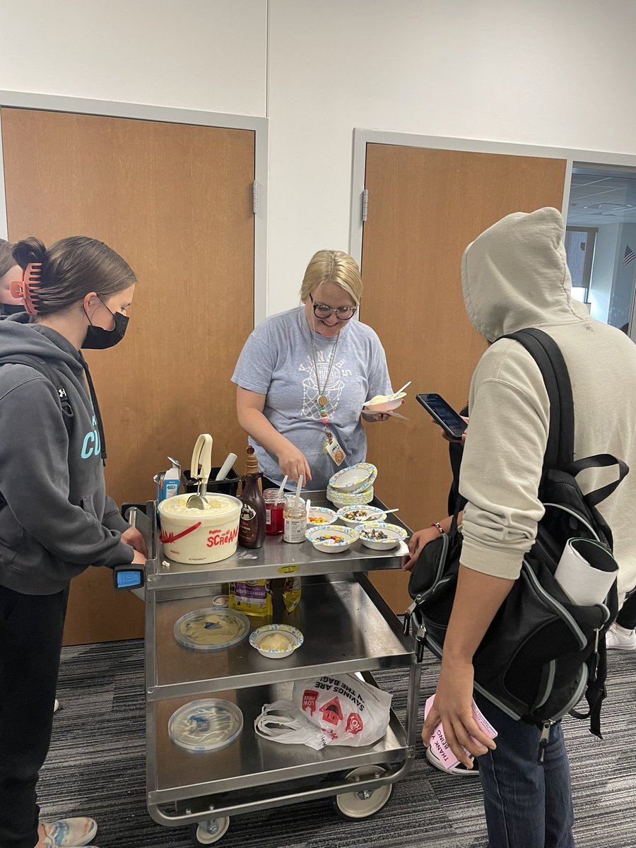 misst202's tweet photo. Student Council loves our TMS teachers and staff! Hope you enjoyed the ice cream sundaes! Happy #TeacherAppreciationWeek ❤️ https://t.co/KwhZoypwyQ