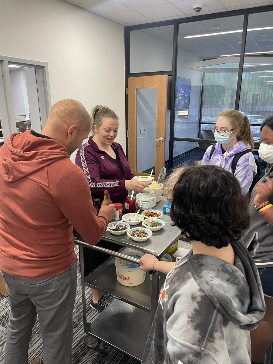 misst202's tweet photo. Student Council loves our TMS teachers and staff! Hope you enjoyed the ice cream sundaes! Happy #TeacherAppreciationWeek ❤️ https://t.co/KwhZoypwyQ