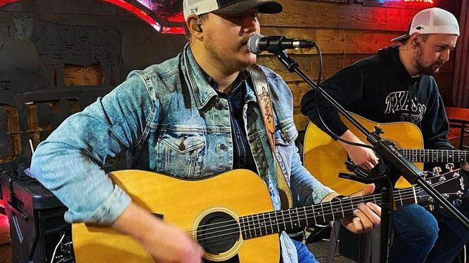 VisitTyler's tweet photo. 🎶 The weekend is music to our ears! And so is the live music scene in #TylerTx. Download the Visit Tyler app, powered by @eguidemagazine, to see all the live gigs happening locally. Let’s end the week on a high note. #VisitTyler #RoseCityStrong
📸: Dakota Ritter https://t.co/qH0ROB18Lo