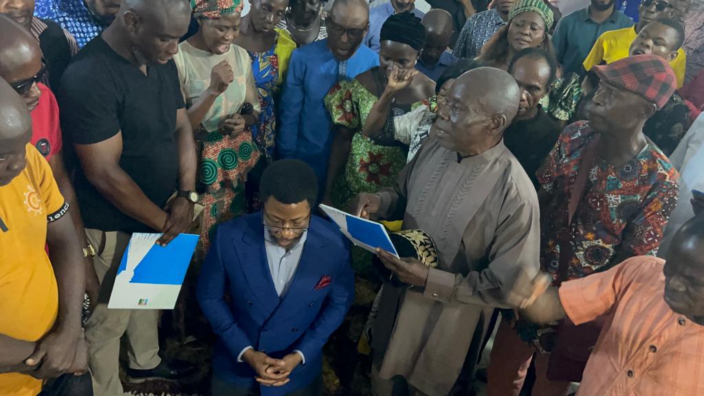 nwala_bigman's tweet photo. Barr. Kelechi Kenneth Ubani received Interest and Nomination forms for State House of Assembly in Rivers from friends and associates. https://t.co/KgPColeIoq