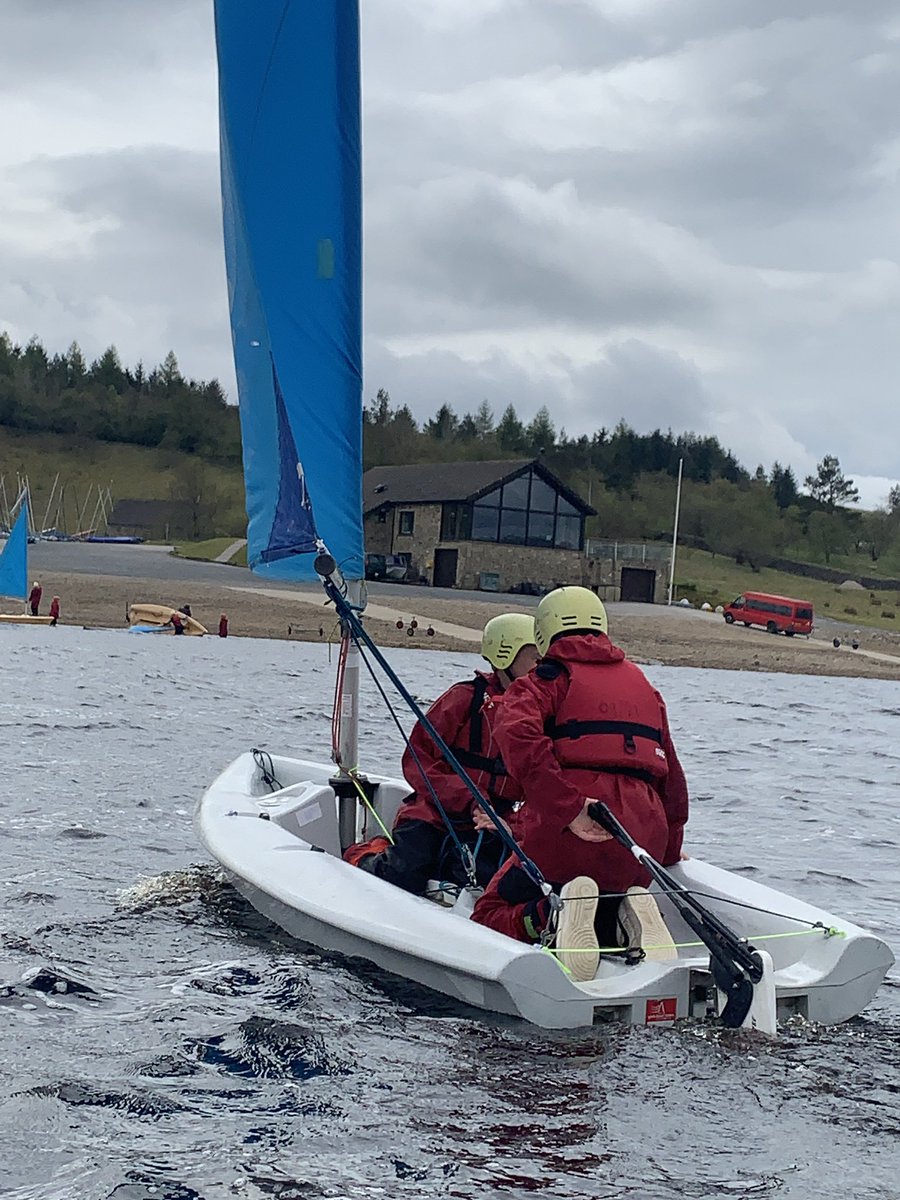 R44wry's tweet photo. Eskdale School Group 5 at North Yorkshire Dales sailing club #jibb #freezing https://t.co/yvwiog2u8m