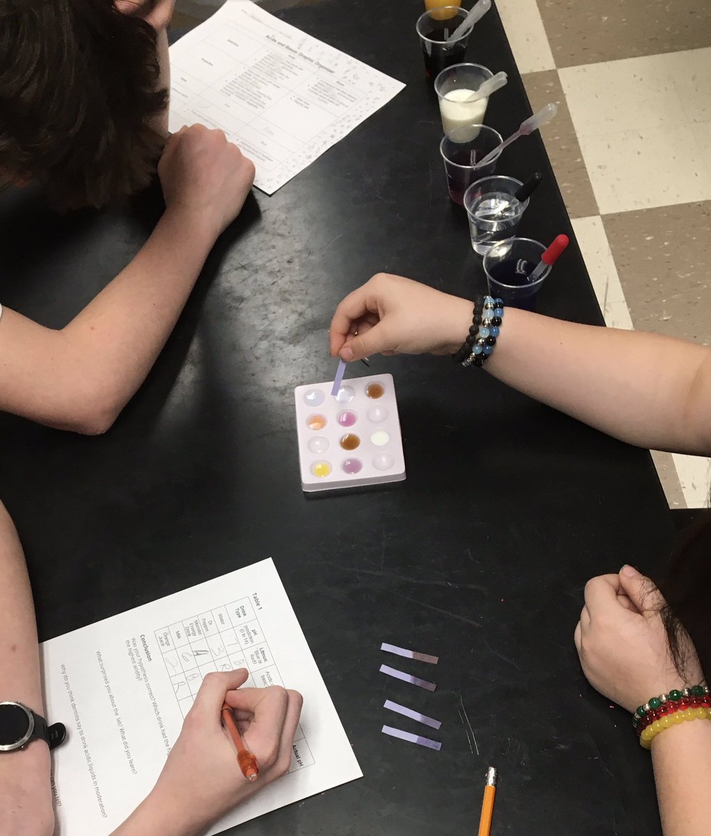 mrsgreenscience's tweet photo. Students completed the “That Drink is Basic” lab to determine the pH of common drinks. We discussed the properties of acids and bases and how we can best use both types. #VMSOneRoar @vms_principal @NorthwestRISD https://t.co/QMFrINng22