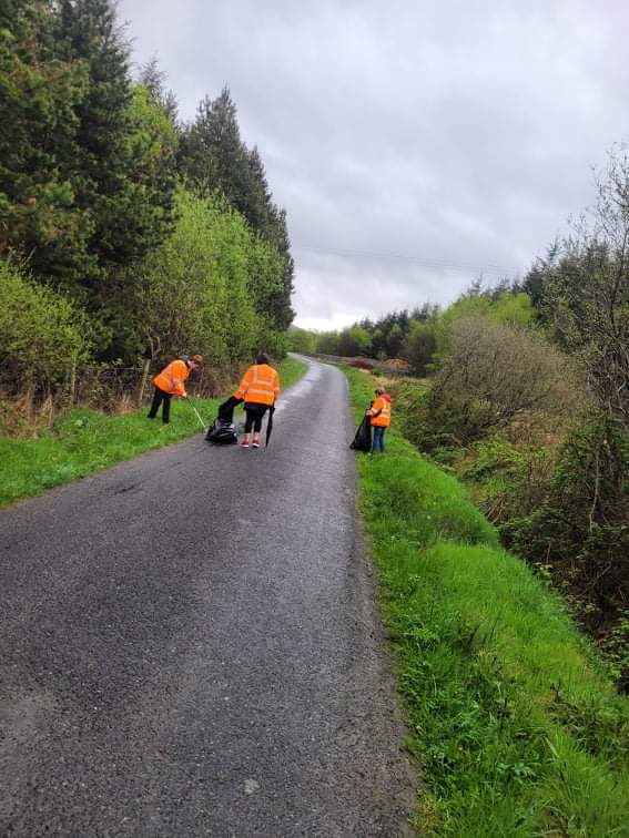BuncranaTT's tweet photo. A big well done to Trillicks residents for their annual clean up. You are all absolutely amazing ๐ #springclean2022 #Donegal https://t.co/l0cQ7itg1l