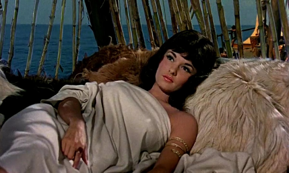 Antes de llegar se encuentran a Medea ahí a la deriva y la rescatan, cosa que es exclusivamente de l...