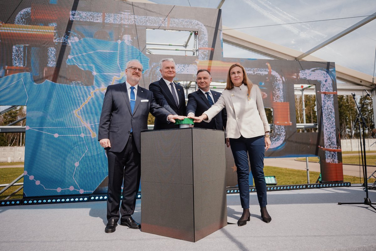 Finally, the historical moment Lithuanian-Polish gas pipeline GIPL is officially launched today. 
The 508 km pipeline has linked the 🇱🇹 &amp; 🇵🇱 gas markets to the rest of the EU. #Lihuania is looking forward for new connections in the region! More: bit.ly/3FkJIeq
#GIPL