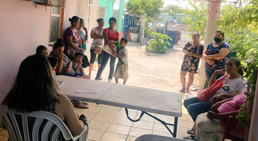 certturccentro's tweet photo. Hoy reunión  en la col Lupita Murguía llevando asesoría jurídica  de sus vivienda. invitándolos a qué aprovechen los beneficios encabeza el Gobernador  @mrikelme  trae en conjunto @certturc y  @SIDS_Coahuila  
Seguimos planeando más estrategias para llevar más beneficios. https://t.co/Dd2rNm3QdK