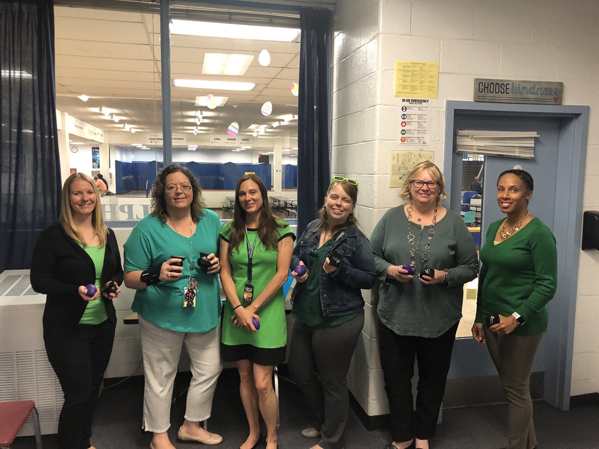 MrsReamyLPHS's tweet photo. Lots of green on display @LaPlataHS today in honor of National Children’s Mental Health Awareness Day. Did you know 1 in 5 children experience a mental, emotional or behavioral health condition before 18? The LPHS Counseling Dept is here to help! #WarriorMindsMatter #CMHHMaryland https://t.co/54Oilz4ygi