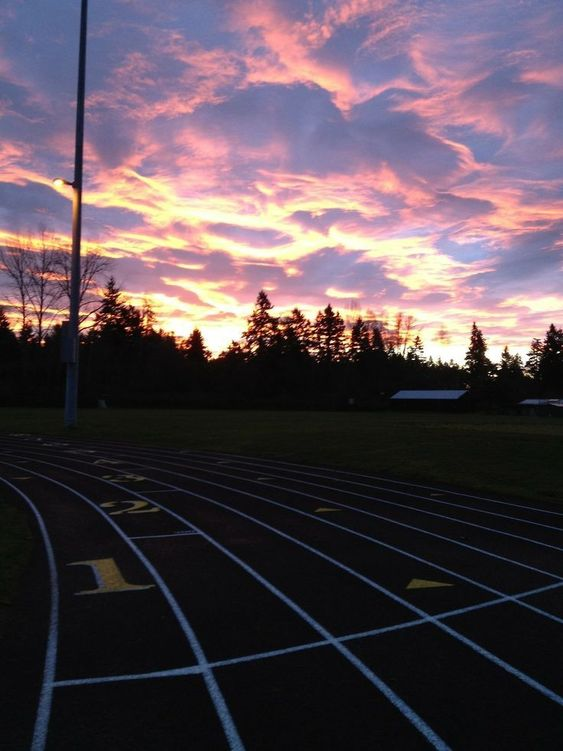 erna_eth's tweet photo. Look at this view.🥰 I love an evening run with such a beautiful view. #running https://t.co/91DscWOUKy