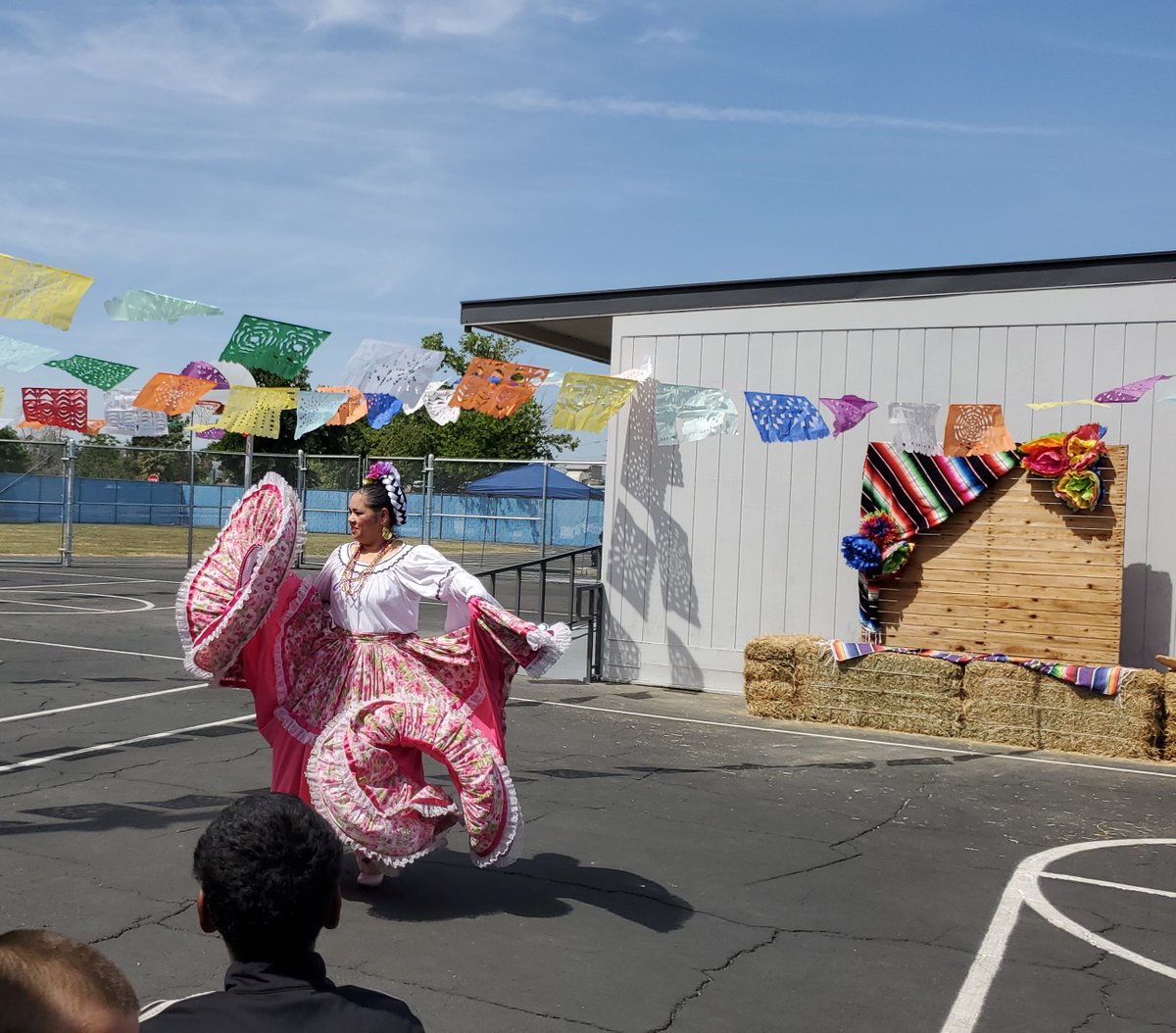 rafer_school's tweet photo. Special visit from Ms. Ramos from @MtVernonEagles she showed different dance styles, taught students a traditional folklore dance, and entice a staff member to participate in a bull dance #CincodeMayo #raferolympians #teambcsd https://t.co/IxLwwvPcyr