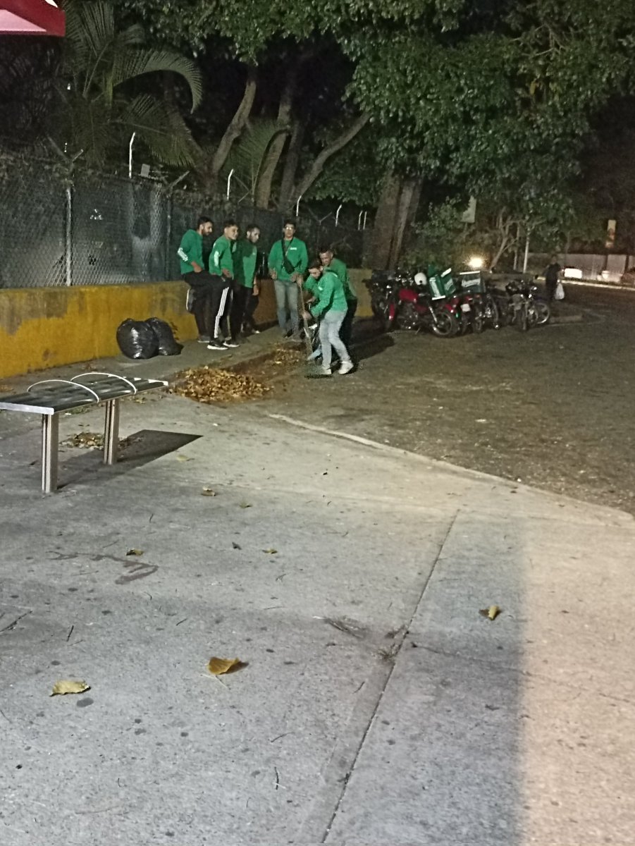 douRamTkd's tweet photo. @PideYummy colaborando con la comunidad y su espacio de descanso.. https://t.co/UwpREM8HHE