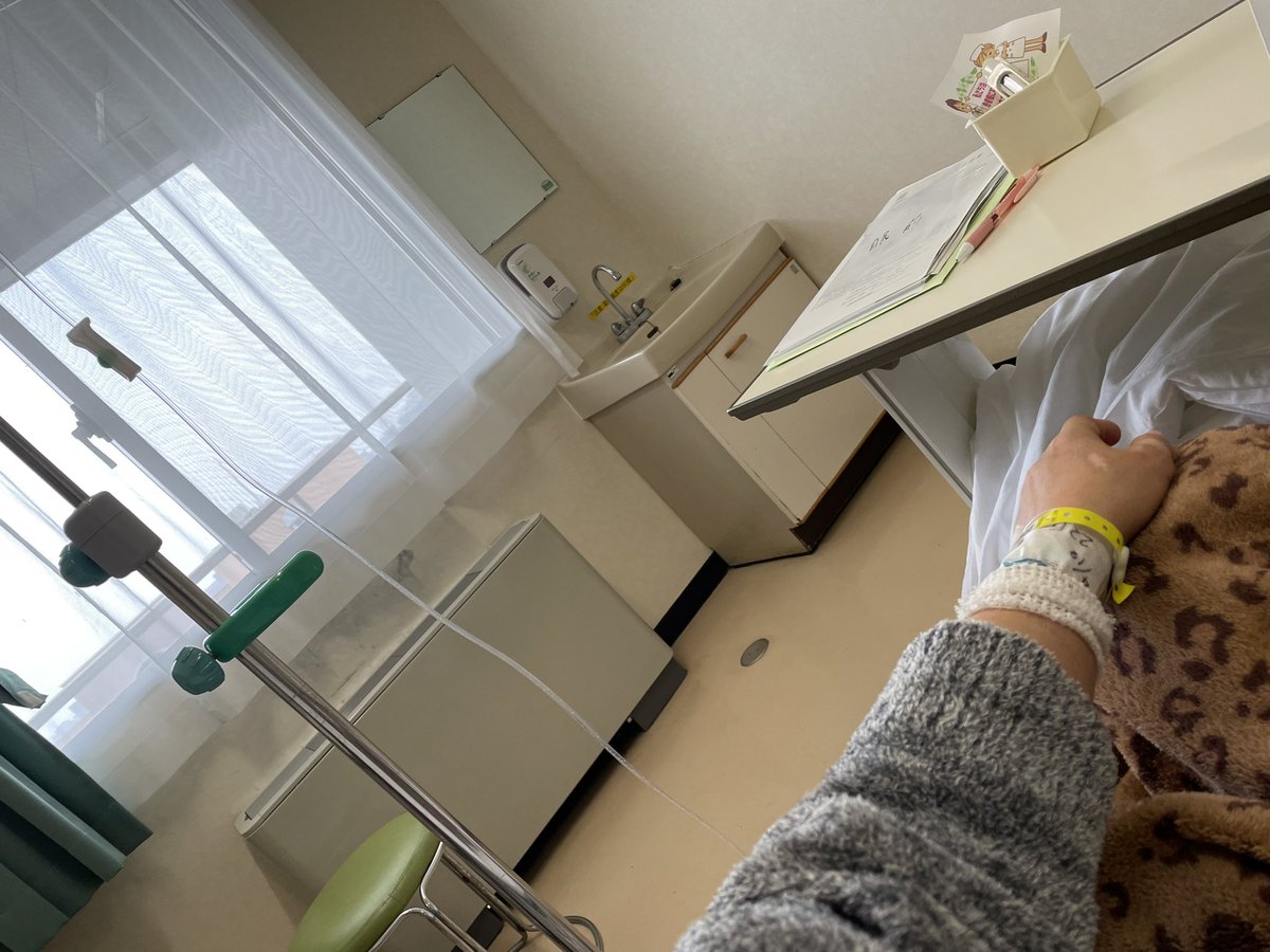 nhkkara_miika's tweet photo. 無事に退院しました
16日間の入院生活
術後2日間個室　3日目から4人部屋
嫌だ嫌だと手術をむかえたが痛くても笑いが絶えない513病棟www😅
おかげで楽しかった入院生活
入院して良い出会いもあり
先生方共々みなさんありがとうございました🙇‍♀️

#脊椎分離症 #すべり症　#��術 ５時間
#後方椎体間固定術 https://t.co/1Q2ow0R7Fa