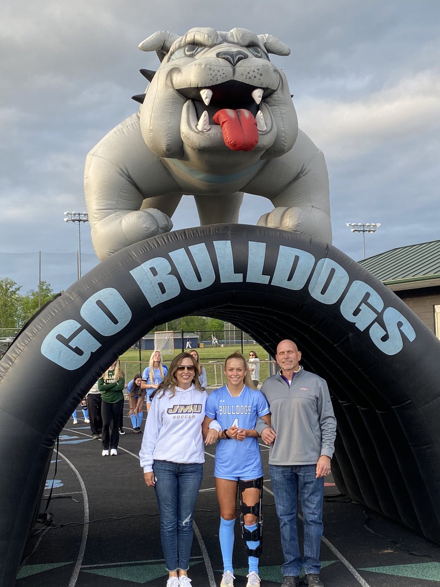 SBHS_Athletics's tweet photo. Congratulations to our Seniors!!! https://t.co/203ms1xVwv