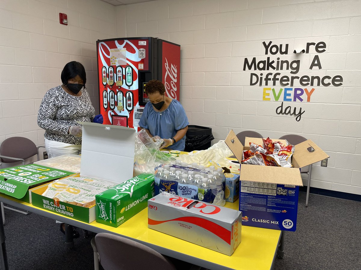 SchoolSnowden's tweet photo. Thank you SO much St. Peter’s church for providing our staff lunch today for teacher appreciation week! We remain humbled and grateful for such a kind, giving community! 🍎💙
#togetherweshine #snowdenstrong https://t.co/osWdu6kQvF