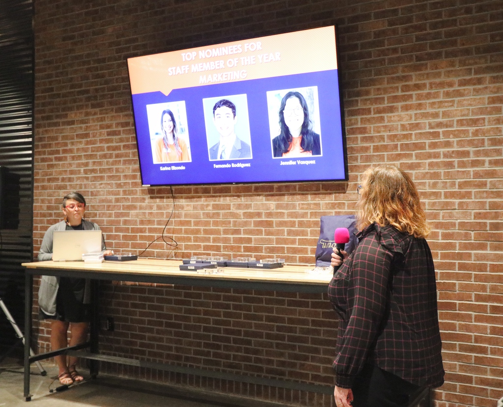 I enjoyed honoring our graduating #UTSARec marketing students (Laura, Fern, and Jenny) and awarding Jenny Marketing Employee of the Year. I'm also super thankful that my students nominated me for Pro Staff of the Year. This award means the world to me! 😄
#UTSA