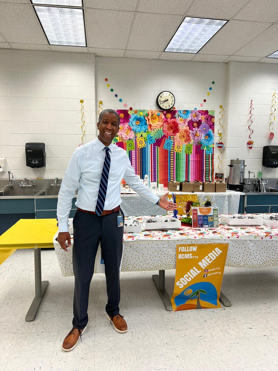 RCMS_PTA's tweet photo. Our VP of Hospitality- Manisha Chhoda &amp; Secretary- Keyur Shah along with other parents gave teachers a morning cup of joe (Starbucks) and muffins to kick-off their day. 

All staff members also enjoyed various sweet treats🍦 🍭 🍬 🍫 later on Day-4 of Teachers Appreciation Week. https://t.co/e6PK5MB9VE