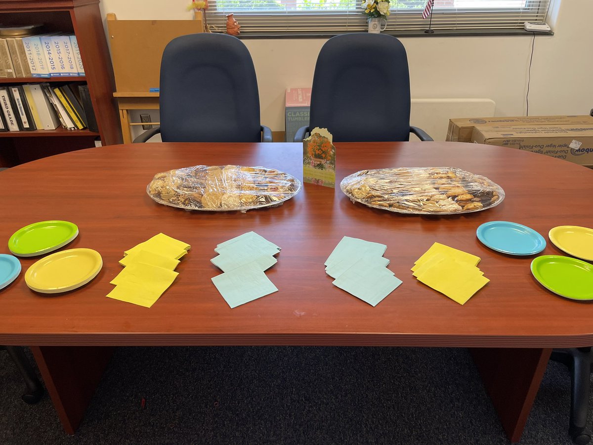 SchoolSnowden's tweet photo. #TeacherAppreciationWeek has been on POINT this week at SWS! The community has poured into our staff and we are so humbled and grateful! #snowdenstrong #togetherweshine 🍎 https://t.co/LgggZNtqfQ