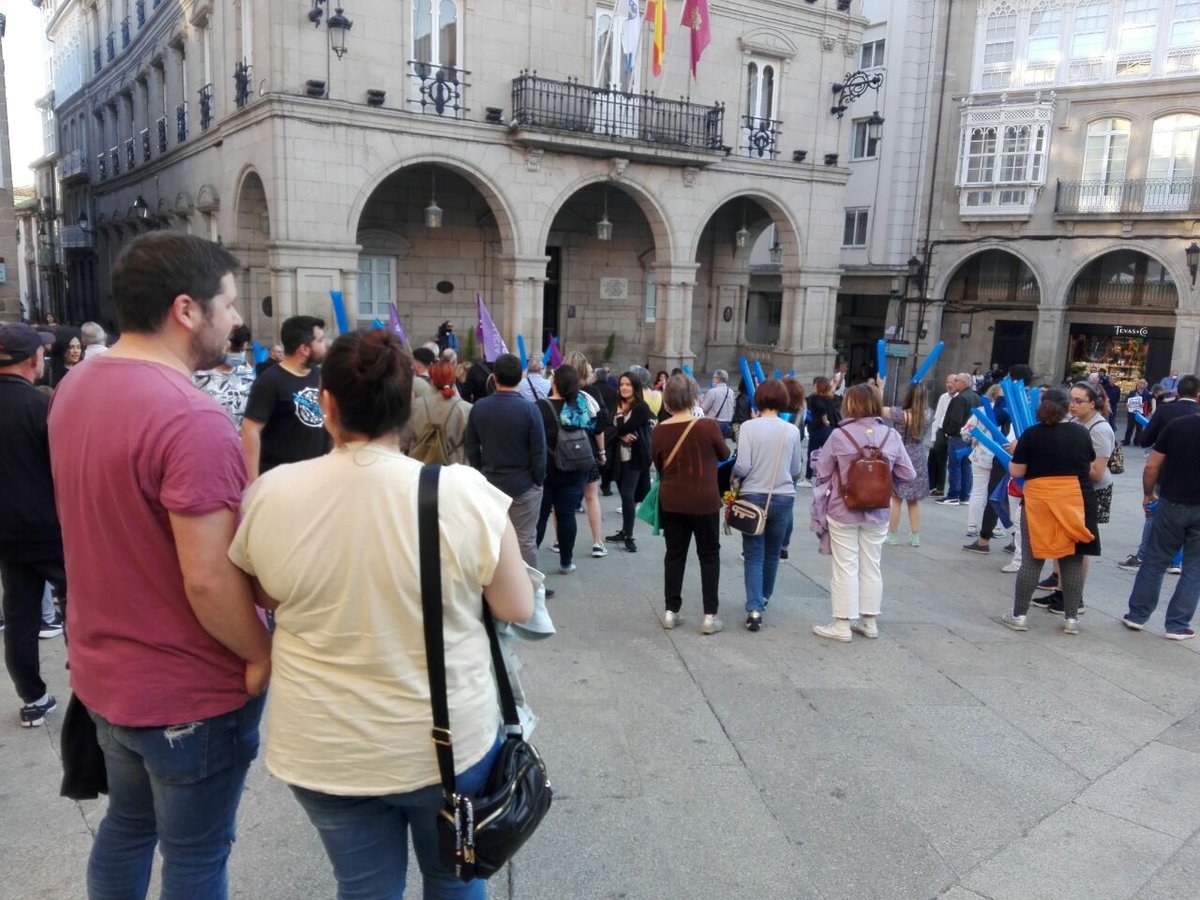 anticapi_GZ's tweet photo. Concentración en Ourense esixindo #JacomeDimision. Un alcalde que agrede sindicalistas, degrada a cidade e recorta en políticas sociais, culturais e de igualdade.
Basta xa.#Dignidade #SOSOurense https://t.co/ymyK7QVaTd