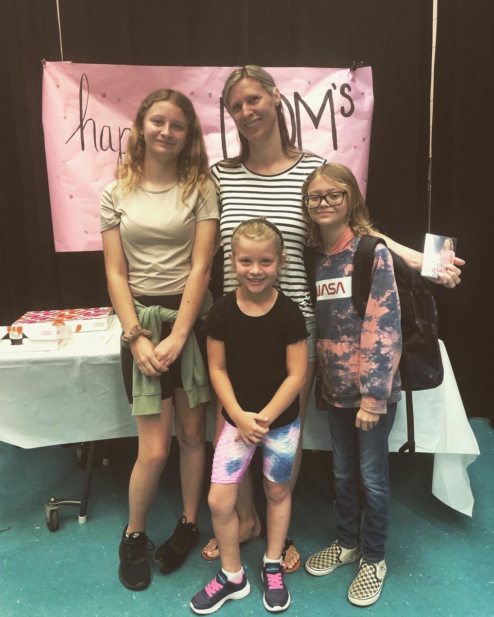 vcsbtbedep's tweet photo. #throwbackthursday 

Volusia Pines Extended Day celebrated moms day for the moms who couldn’t make it to the muffins for moms drive thru at Volusia Pines. Of course, they did a little extra for their awesome EDEP parents! 🎉💕🎉💕🎉💕 @Volusia_Pines @volusiaschools https://t.co/efl3Zw2ANx