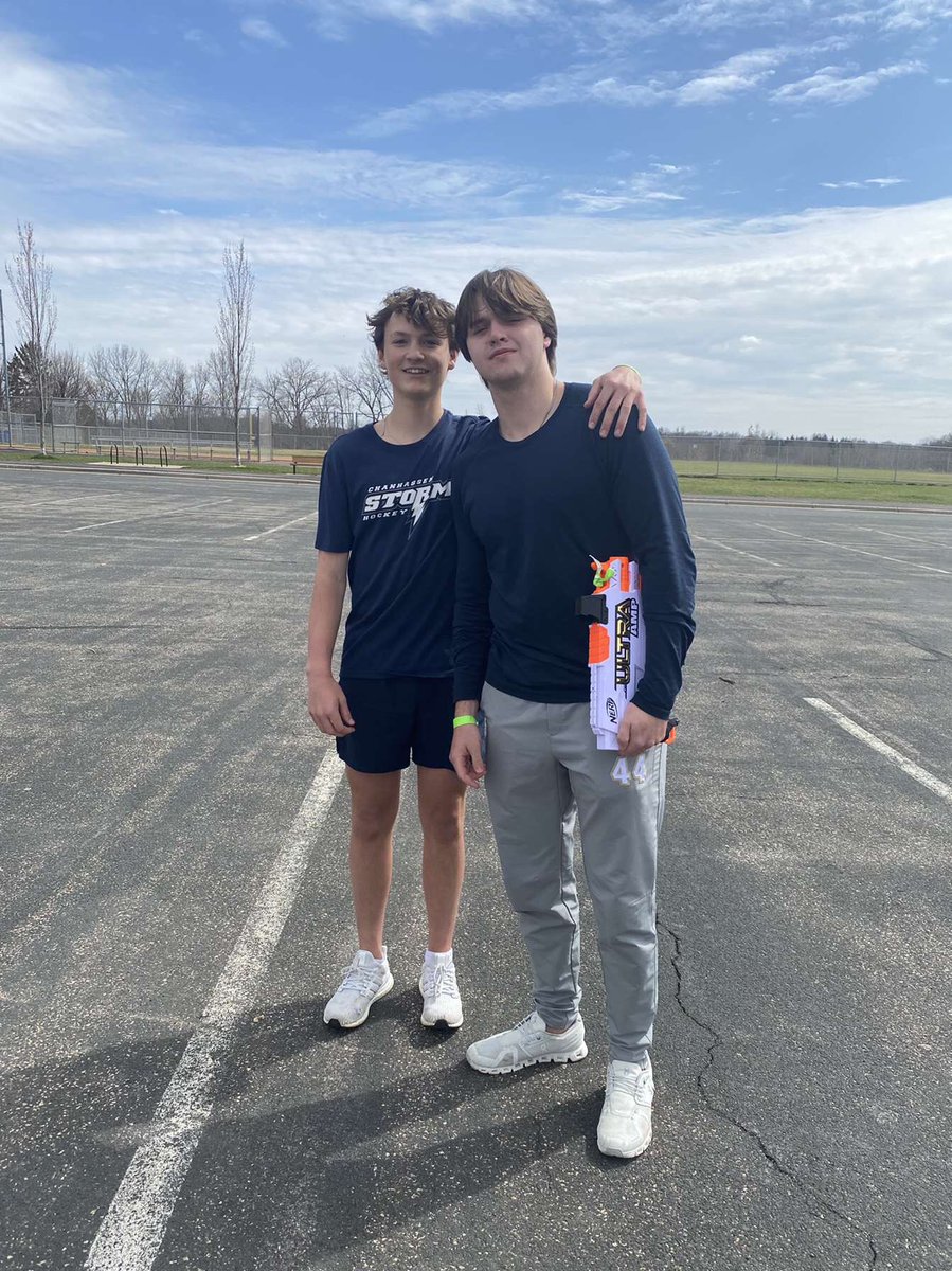 ShiestyTeam's tweet photo. Bounty = No problems🤦 Rhett goes down ‼️ @channerf22 Time is still tickin on da bounty🚨🚨 https://t.co/mOiwxvfvC7