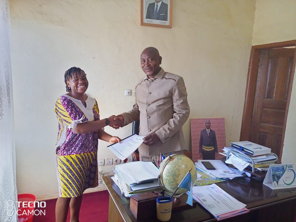 ActionGender's tweet photo. We applaud @AyeahCharlotte as she designs a policy brief &amp;  disseminates 2 stakeholders requesting a youth council in her municipality. Being an #AGYW Advocate with us who has passed thro our policy design programs, she is now replicating knowledge learnt. @Yplus_Global @awdf01 https://t.co/wzVTfGPd3k