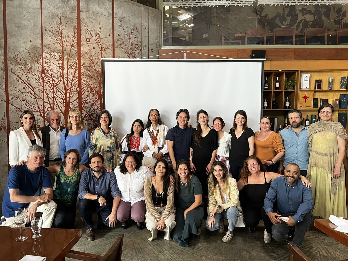 Presentesco's tweet photo. Nos llena de felicidad participar en la conversación sobre la importancia de inspirarse en todo lo vivo para resolver asuntos de desarrollo. Vamos a llevar el conocimiento, reducción y manejo del riesgo de desastres a otro nivel. Gracias @Comfama por esta maravillosa invitación. https://t.co/B69lQkWDAr