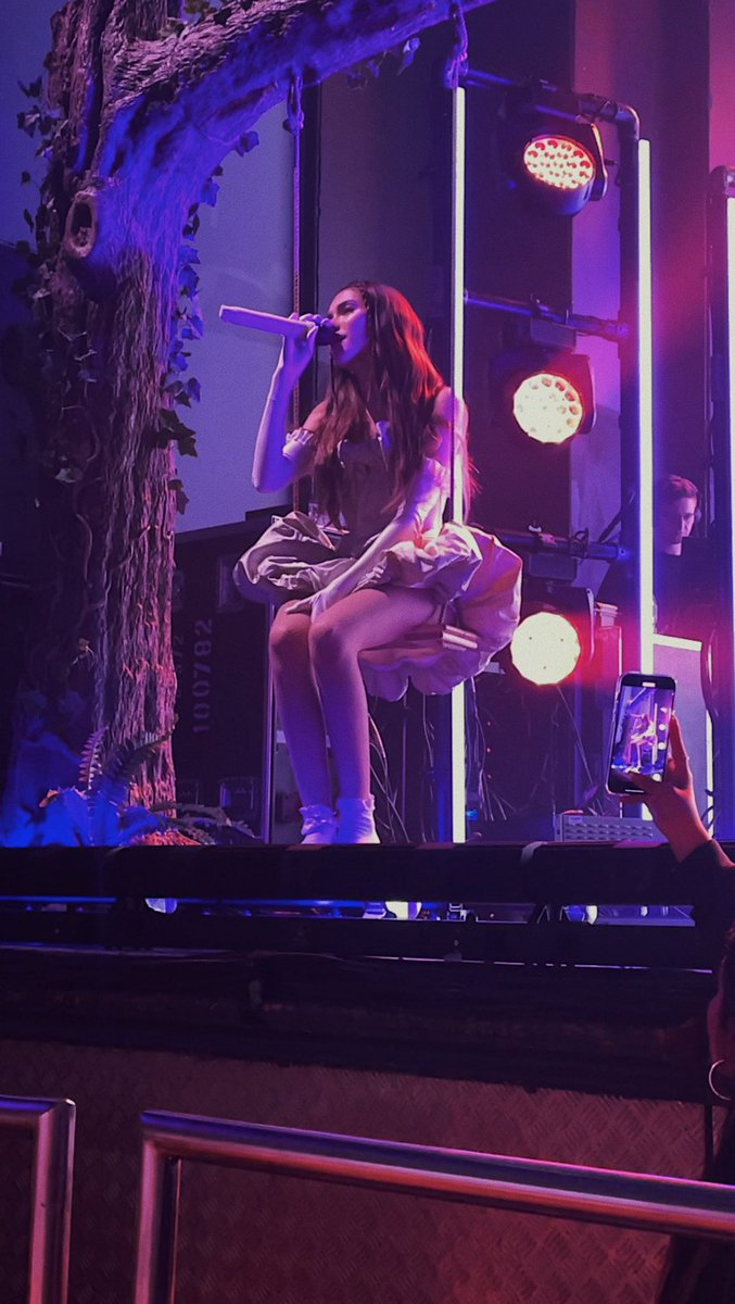 hometolocket's tweet photo. pls come back soon🤍 #LSTHanover #LSTHannover @madisonbeer https://t.co/Jvll6dSz77
