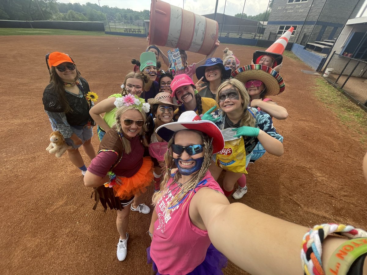 WHBDPSoftball's tweet photo. Wacky tacky day before District Tournament.   It’s a new day.  It’s a new year.  It’s new culture.  #IGY6. ##bakersdozen. #weready. #weareBDP.  #trueblue #whhssoftball #familyfun https://t.co/cflhf6RxVj