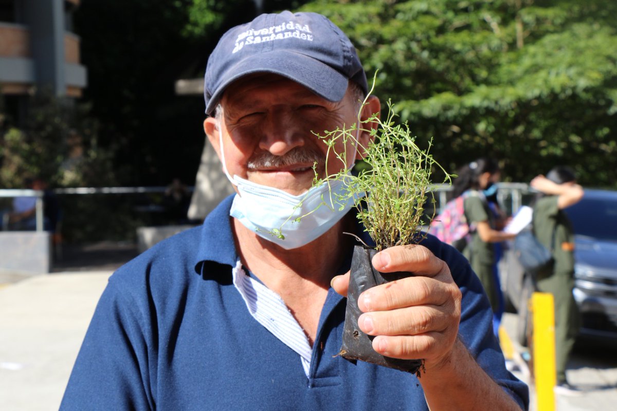 udes_oficial's tweet photo. #NoticiasUDES En la @udes_oficial se llevó a cabo la celebración por el Día de la Tierra 🌎
💙 Durante la jornada se realizaron diferentes actividades como la siembra de 100 árboles #UDESVerde 🌱🌳🌾
📲 Lea la nota aquí 👉 https://t.co/teQhLp2GTi https://t.co/V8XrVOm3XU
