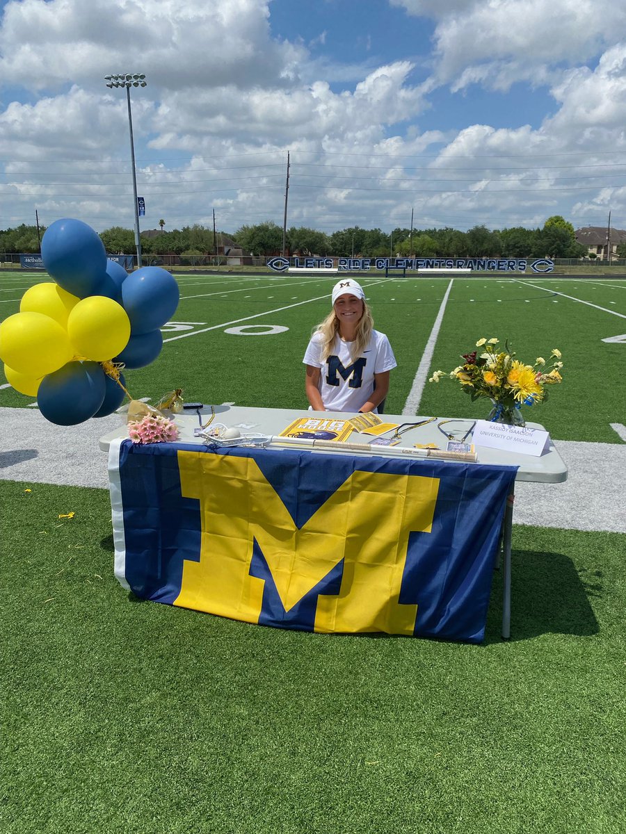 CHS_Ladysoccer1's tweet photo. Yesterday we got to watch these superstars officially sign to play at the next level! Congrats @xmaddy29 & @kassidyisaacson‼️ Can’t wait to watch you both continue to excel in everything you do. ⚽️🥍📚🌟#NextLevelRangers https://t.co/XXTvLaWQjj