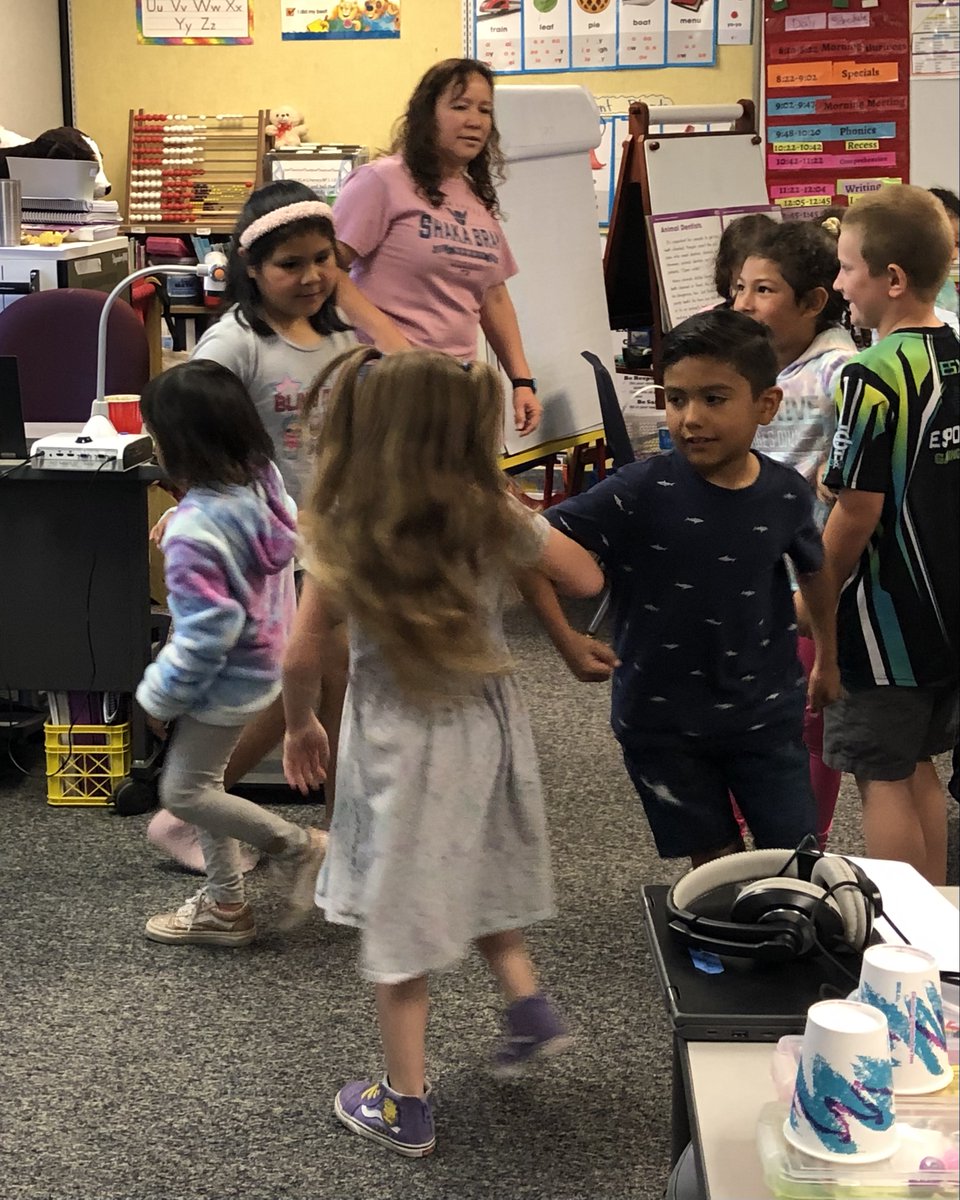 AniavesAmanda's tweet photo. Cinco de Mayo celebrations were taking place in 1st grade and kindergarten as students learned to dance the Mexican Hat Dance. Great job dancers! #HUSDPremier #HemetLearnsTogether #husdtogetheragain https://t.co/HyXbi7RhrZ