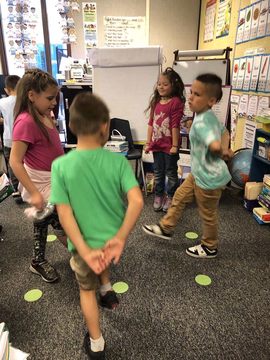 AniavesAmanda's tweet photo. Cinco de Mayo celebrations were taking place in 1st grade and kindergarten as students learned to dance the Mexican Hat Dance. Great job dancers! #HUSDPremier #HemetLearnsTogether #husdtogetheragain https://t.co/HyXbi7RhrZ