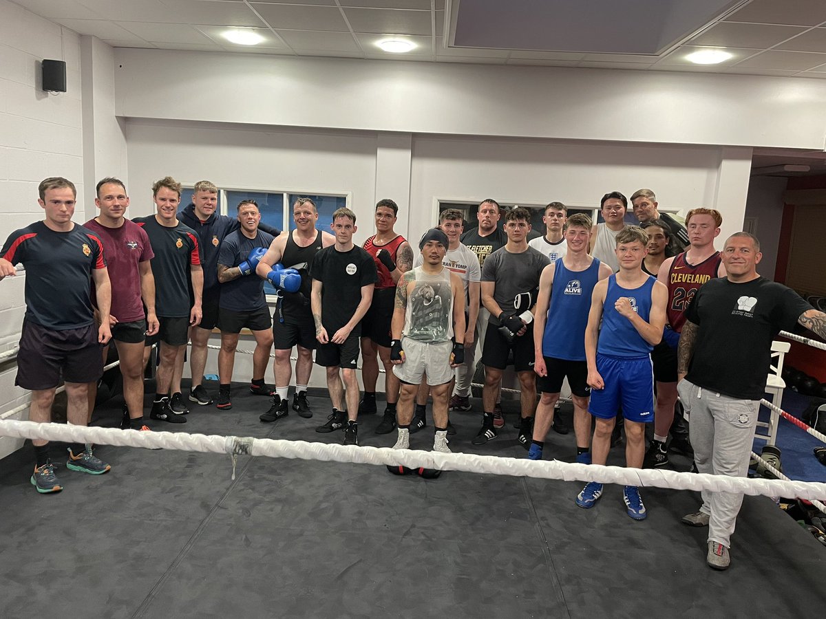 Alive_ABC's tweet photo. Thanks to @22EngrBoxing and @HCav1660 boxing team for coming in tonight. Some good rounds in the bank. All the best in your upcoming boxing shows. π#DurringtonBoxing #Sparring https://t.co/mt6nFjq7Tn