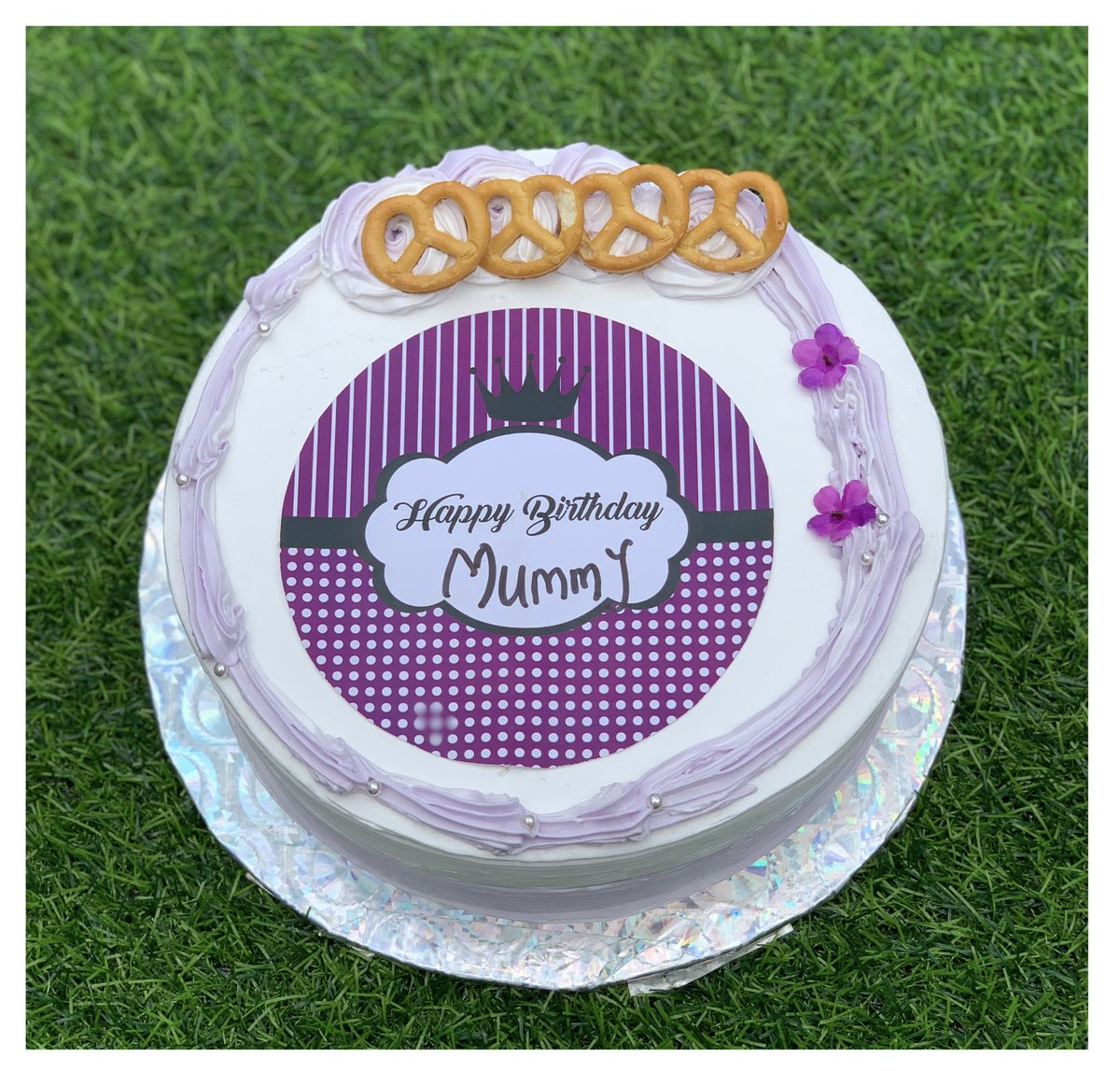 SweetMrsM1's tweet photo. If you live around Abuleegba &amp; Environs, worry no more about boring cakes, we’ve this single layer budget friendly cakes wish yourself &amp; loved ones a happy Day 

09090330726 https://t.co/yLrtIifQP4