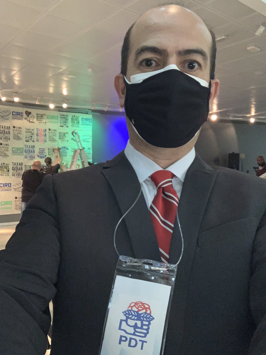 rogertadeusilva's tweet photo. Pessoal preparando o ambiente e eu já aguardando o próximo presidente do Brasil: @cirogomes!
Representando @MTPESPESTADUAL, @PDTSaoRoqueSP e @SocialTrabalho 🌹
#CiroEmSP https://t.co/jOxS9mDs9h