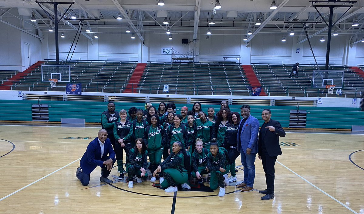 FranklinCorye's tweet photo. Many thanks to Meticulous Design + Architecture for their support of our @arsenal_tech Lady Titans baseball team! Go, Titans! ⚾️ @IPSSchools @IPSAthletics https://t.co/mpwyWaanZp