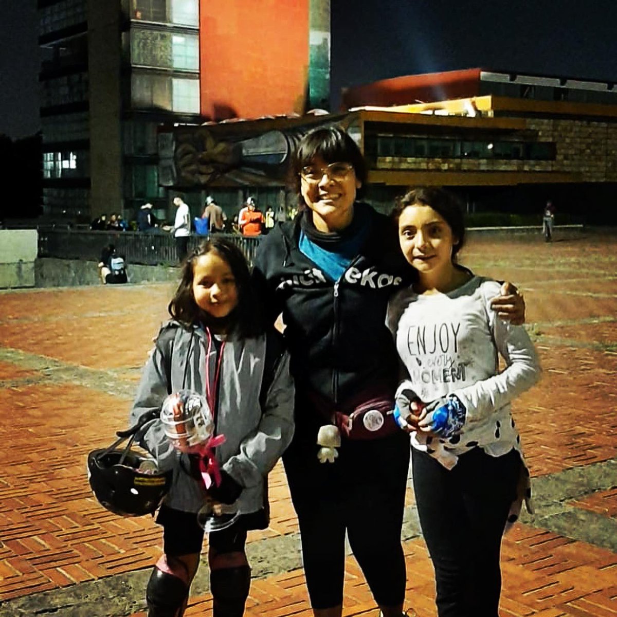 Bicitekas's tweet photo. Nos da tremendo gusto ser testigos de que el @paseo_bicitekas está siendo tomado por niñas entusiastas de vivir la ciudad sustentable. ¡Felicidades y bienvenidas todas las niñas, niños y adolescentes. 🤘🏼😍 https://t.co/ggk2RbilsH