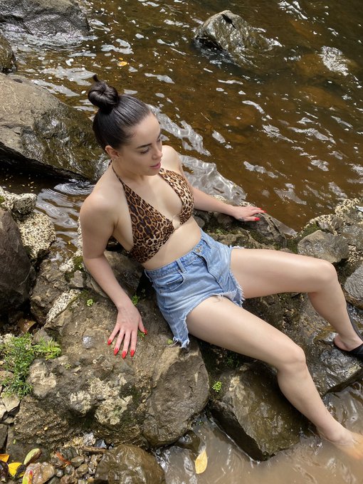 Hawaii was such an energizing experience. Walking around on a swollen foot and still had a grin ear to<a href="/tag/slavetraining"class="tags"><span>#slavetraining</span></a><a href="/tag/orgasmdenial"class="tags"><span>#orgasmdenial</span></a><a href="/tag/nonutnovember"class="tags"><span>#nonutnovember</span></a>