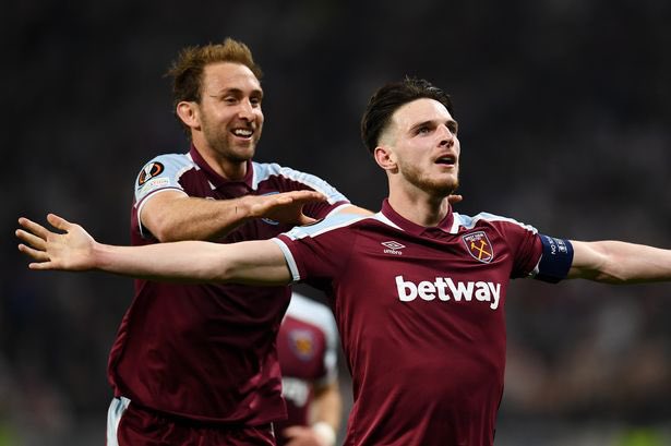 WHUalfiee_'s tweet photo. “Don’t be sad because it’s over, be happy because it happened”
Forever proud of my club. Irons⚒️❤️ https://t.co/dGsvI2rpHq