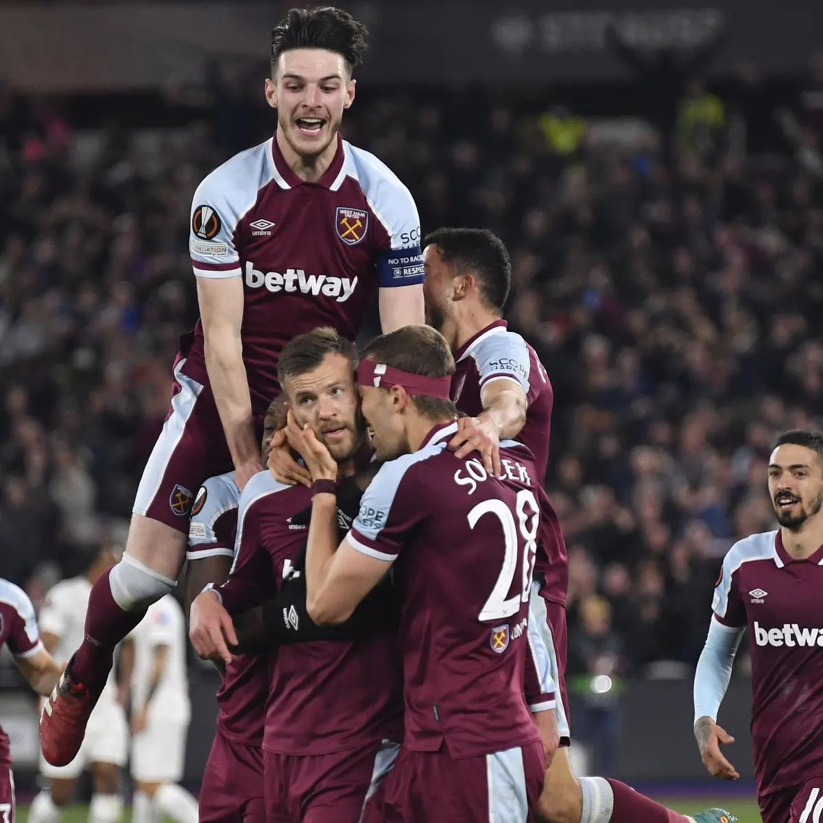 WHUalfiee_'s tweet photo. “Don’t be sad because it’s over, be happy because it happened”
Forever proud of my club. Irons⚒️❤️ https://t.co/dGsvI2rpHq