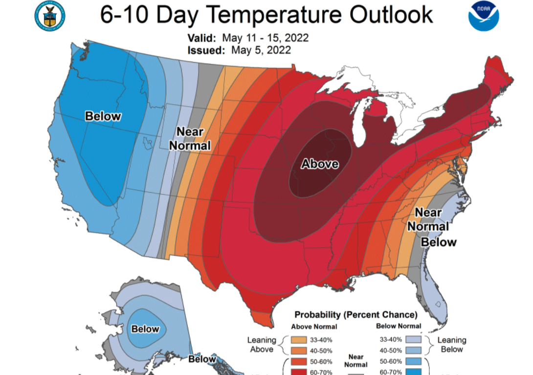 wxjerdman's tweet photo. We in the upper Midwest have been used to seeing @NWSCPC extended temperature outlook maps like the first one at left (from April 20) this spring.
So...you'll pardon us if the latest outlook map (at right for May 11-15) is a bit jarring to us.
#nospring https://t.co/TCiJ4kmQXS
