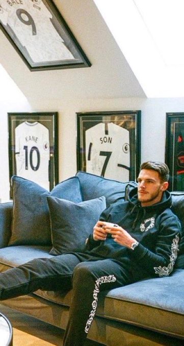 TalkingTHFC's tweet photo. "Massive." 🤣🤣 @WestHam https://t.co/QYdUq6i486