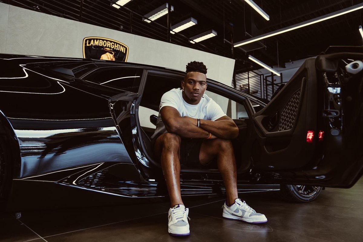 Bijan5Robinson's tweet photo. When Dreams turn into Reality. God, I’m Grateful. 🙌🏾 Thank you #LamborghiniAtx for the partnership. #lambopartner https://t.co/5b3aX6B1BW