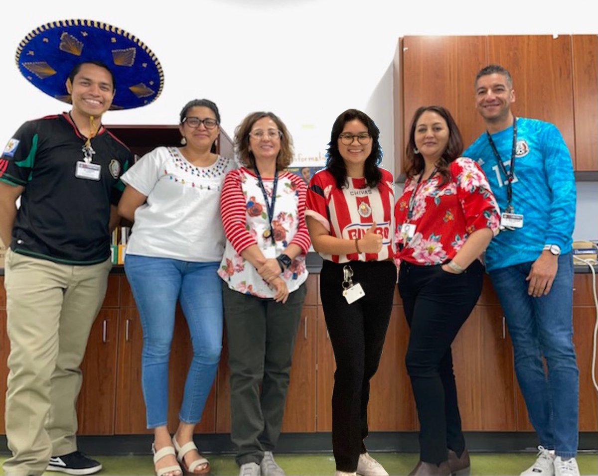 dannyB_WOTS3's tweet photo. #happycincodemayo #TeacherAppreciationWeek #ESL #Sheltered #CEL_TEAM IS HERE!!! @Del_Valle_MS #ConquerEveryLevel_TEAM https://t.co/vYgdV4dEbm