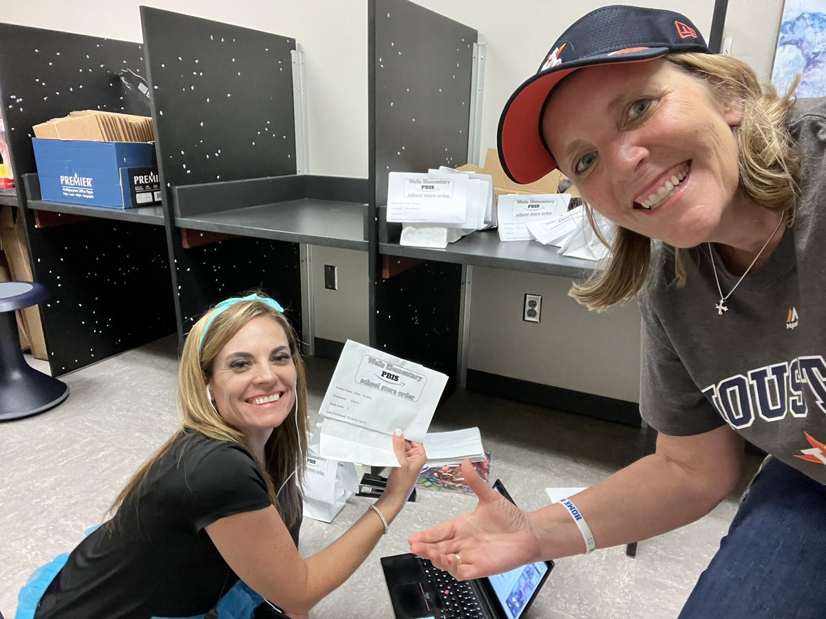 Julie Mayer tweet media