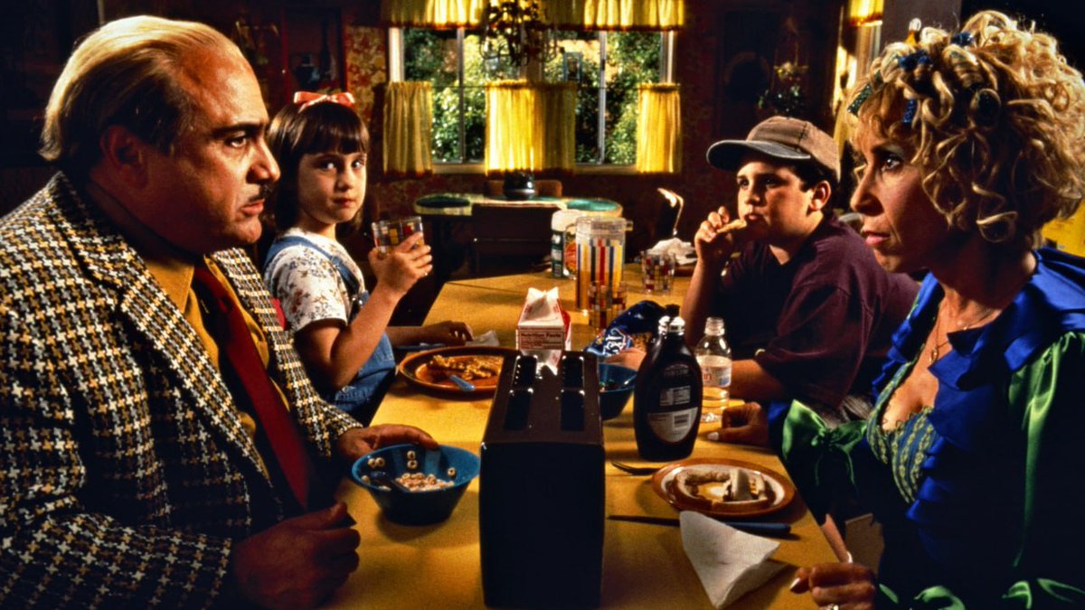A7eptimo's tweet photo. Filme enternecedor sobre la importancia de encontrar el lugar al que perteneces y la familia que mereces. Sobre todo lo que hay que aprender de los niños y del poder de la lectura en la imaginación. 

#Matilda (1996). Dir. #DannyDeVito.

Reseña aquí: https://t.co/qCmzADmZ6Y https://t.co/sEDU6HmZh3